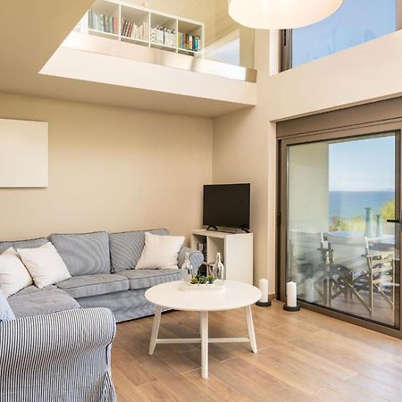 Villa Idyle - Beachfront Residence Tragána Dış mekan fotoğraf