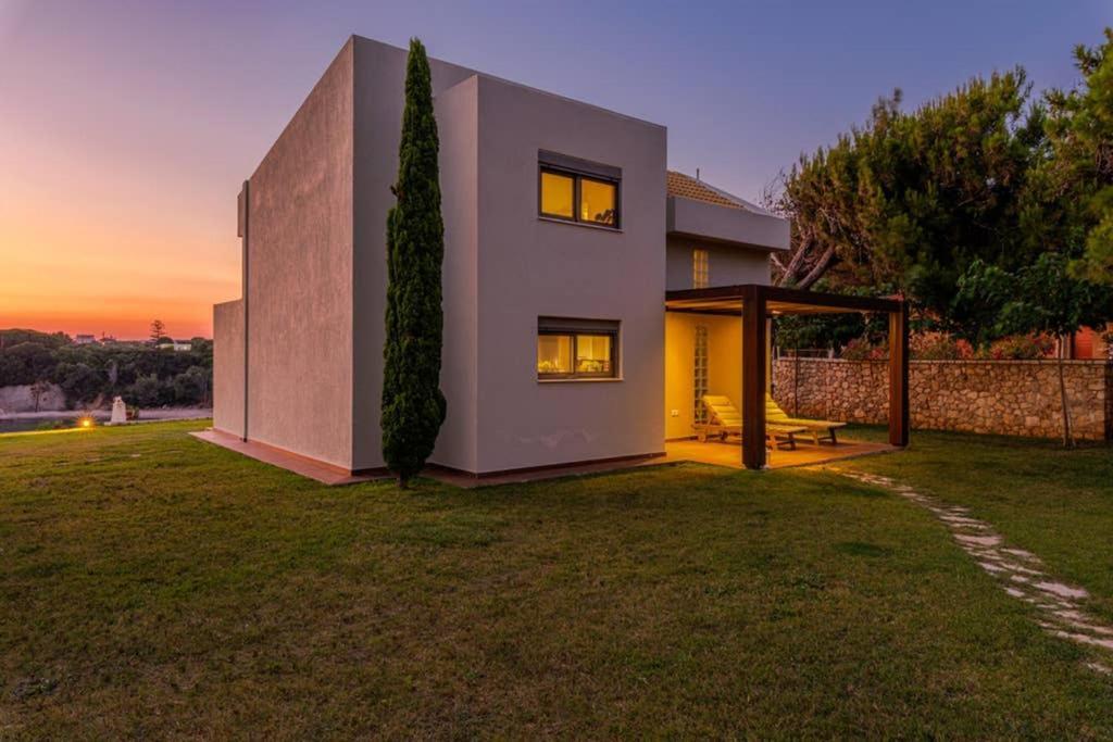 Villa Idyle - Beachfront Residence Tragána Dış mekan fotoğraf